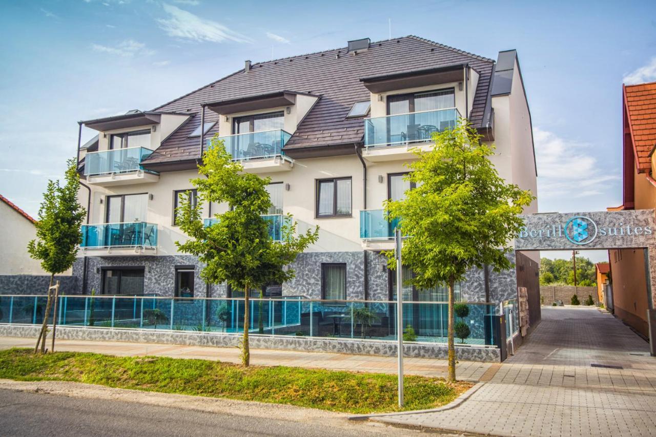 Andromeda Apartman Sarvar Bagian luar foto