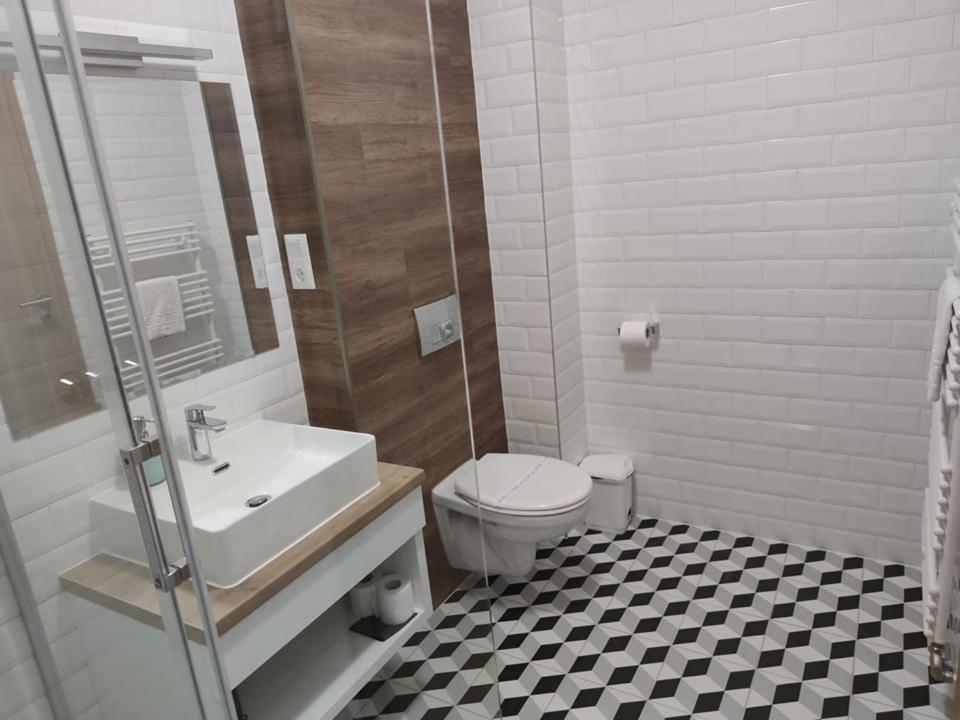 Andromeda Apartman Sarvar Bagian luar foto
