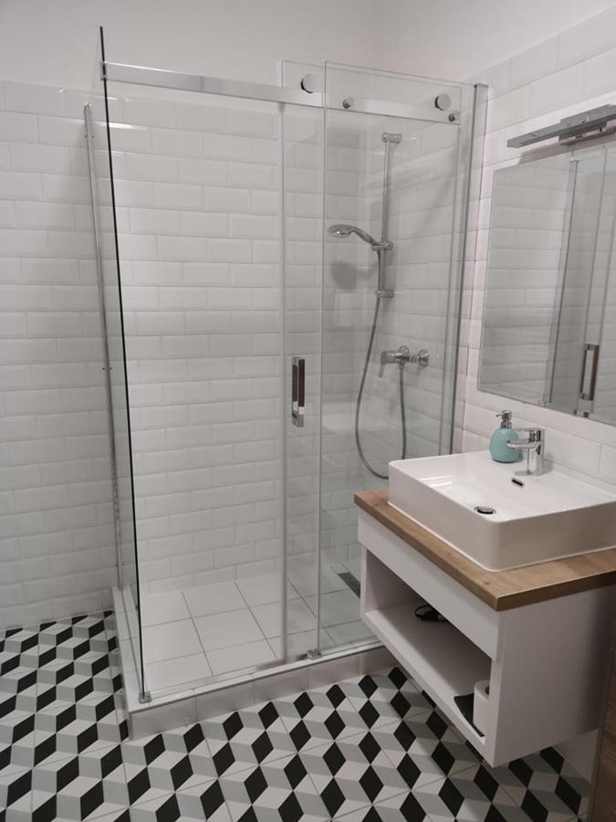 Andromeda Apartman Sarvar Bagian luar foto